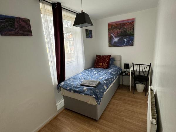 Hatton Homes - Tottenham Hotspurs Stadium : photo 1 de la chambre chambre simple avec salle de bains commune