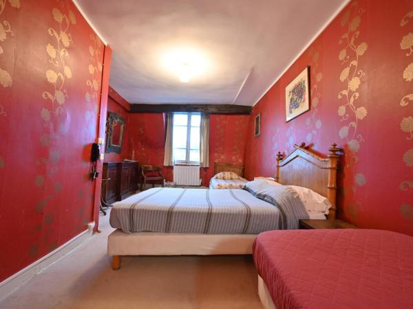 Hotel Esmeralda : photo 4 de la chambre chambre quadruple - vue sur notre-dame