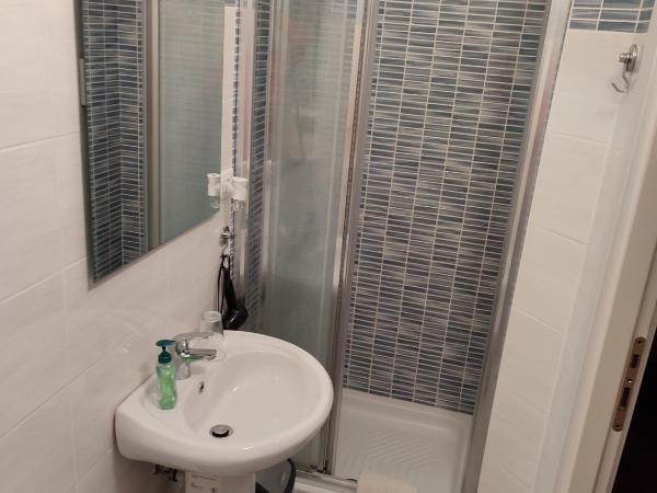 Albergo Locanda Alambra : photo 5 de la chambre chambre double avec salle de bains privative