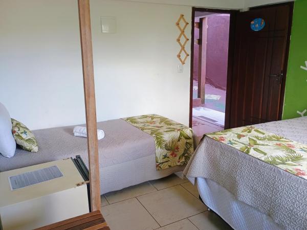 Namorada Brava Guest House : photo 3 de la chambre chambre triple - vue sur jardin