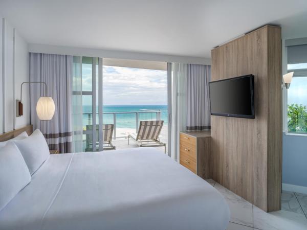 Cadillac Hotel & Beach Club, Autograph Collection : photo 4 de la chambre suite 1 chambre cadillac avec lit king-size et canapé-lit