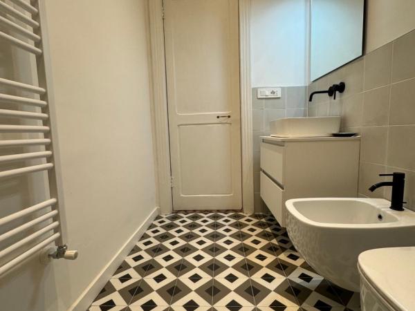 Noliday Savona Center Art Deco Apartment : photo 3 de la chambre chambre triple avec salle de bains privative