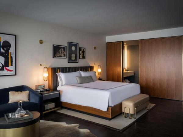 Thompson Dallas, by Hyatt : photo 4 de la chambre chambre lit king-size premium