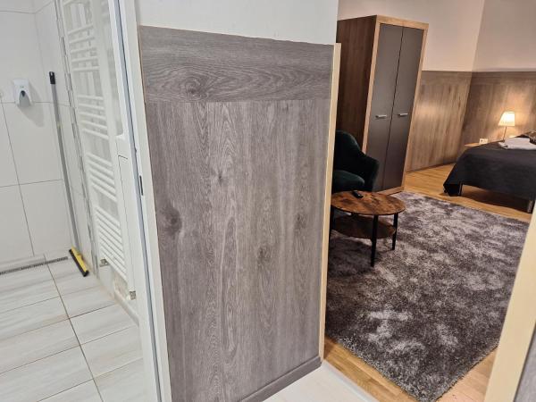 Filsdeger Royal Panzió : photo 4 de la chambre appartement avec terrasse