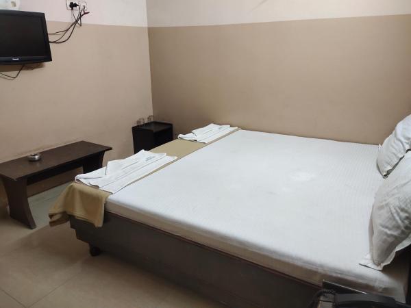 Suprahbat Hotel : photo 5 de la chambre chambre double Économique