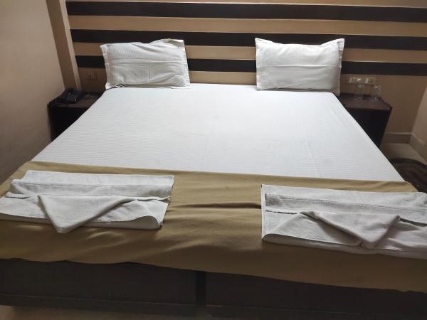 Suprahbat Hotel : photo 1 de la chambre chambre double Économique