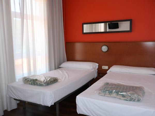 Loop INN Hostel Santiago de Compostela : photo 4 de la chambre chambre lits jumeaux