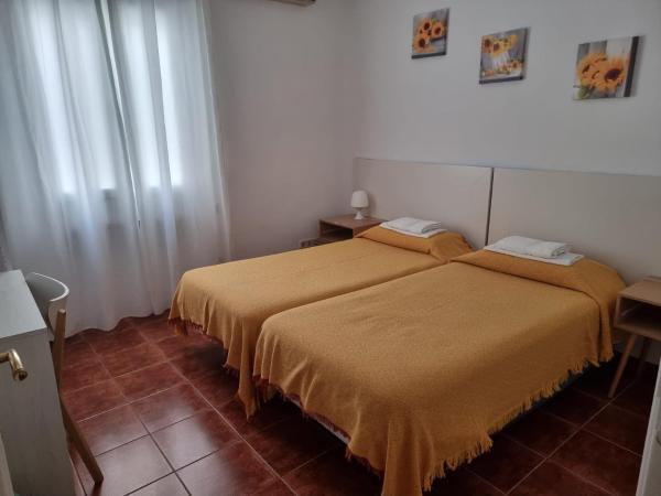 Casa de Huéspedes Cuenca : photo 5 de la chambre chambre lits jumeaux avec salle de bains commune