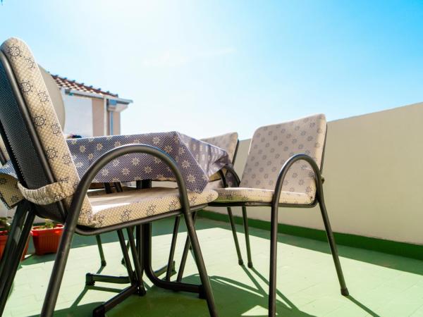 Pension More : photo 5 de la chambre chambre double avec terrasse - vue sur mer