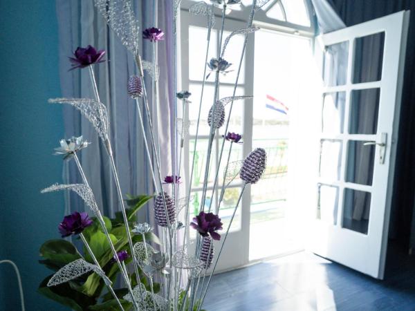 Pension More : photo 5 de la chambre chambre double avec balcon - vue sur mer