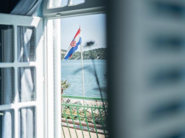 Pension More : photo 9 de la chambre chambre double avec balcon - vue sur mer