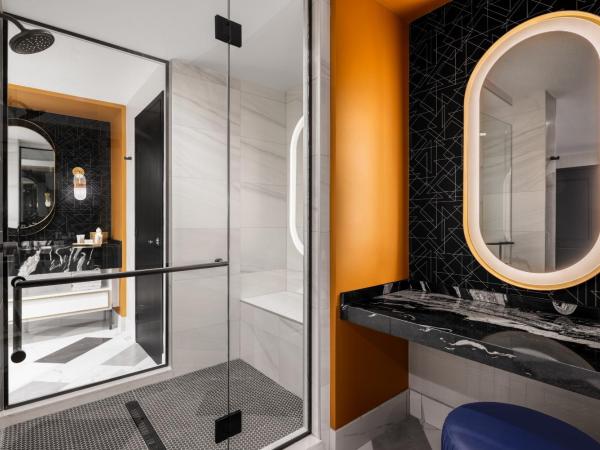 Paris Las Vegas Hotel & Casino : photo 3 de la chambre suite exécutive versailles avec 1 lit king-size - enregistrement à la réception du horseshoe