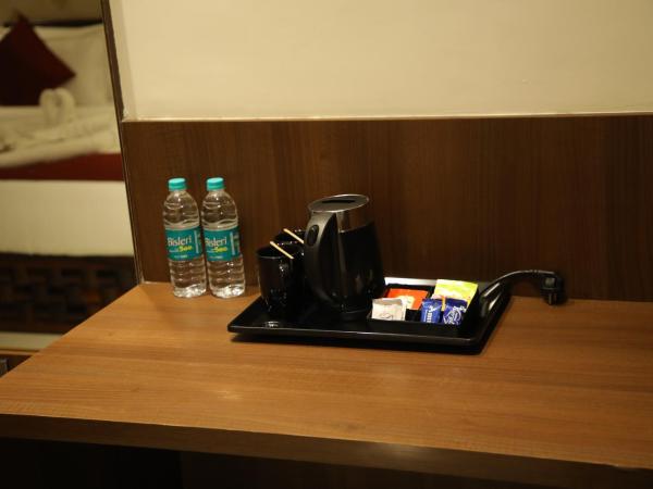 Rajathadri Royal Inn : photo 2 de la chambre chambre double deluxe