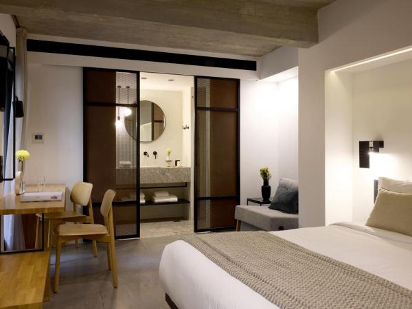 InnAthens : photo 4 de la chambre chambre classique - demi-rez-de-chaussée