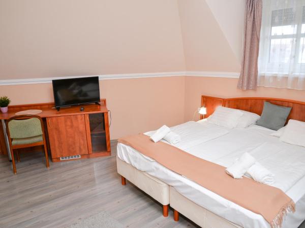 Major Panzió és Étterem : photo 10 de la chambre chambre quadruple