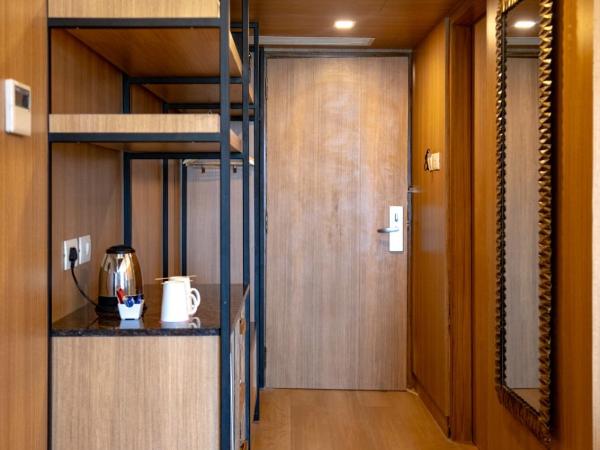 Royal Orchid Central Jaipur, Bani Park : photo 7 de la chambre chambre double ou lits jumeaux avec vue