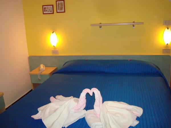 Hotel Villa Ersilia Rimini B&B : photo 4 de la chambre chambre double ou lits jumeaux