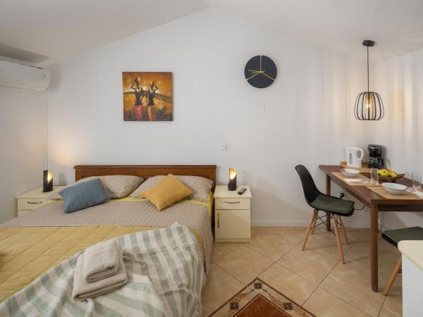 Guest House Ravnić : photo 9 de la chambre chambre double avec terrasse