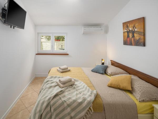 Guest House Ravnić : photo 10 de la chambre chambre double avec terrasse