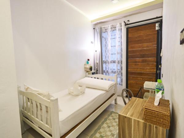 Sherloft Home & Hostel : photo 2 de la chambre petite chambre simple