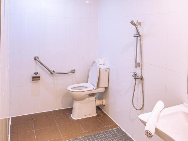 Hotel Aix Europe : photo 4 de la chambre chambre double accessible aux personnes à mobilité réduite