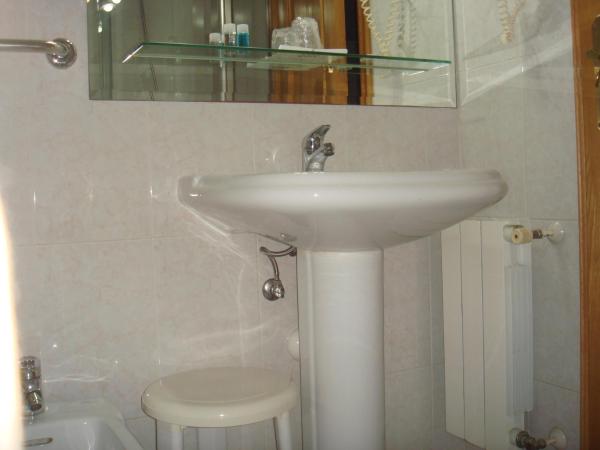 Hotel PAYRO ** : photo 6 de la chambre chambre simple