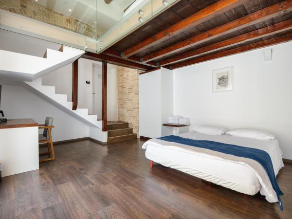 Azur Palace Luxury Rooms : photo 4 de la chambre suite avec balcon