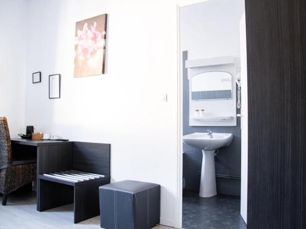 Hôtel Le Tivoli : photo 10 de la chambre chambre lits jumeaux confort