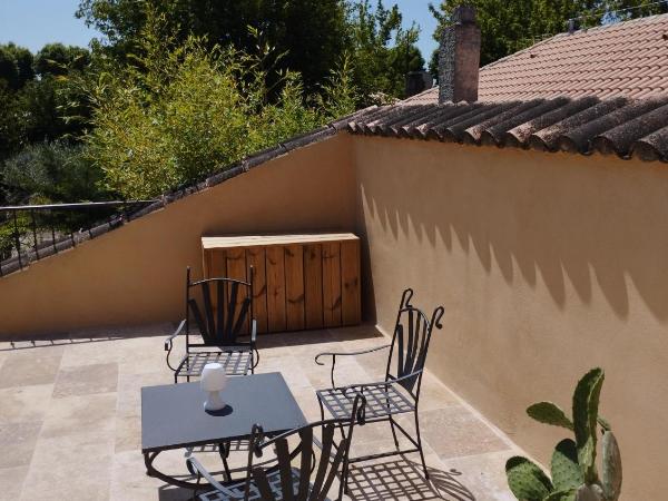 Les Tilleuls : photo 9 de la chambre chambre double - vue sur piscine