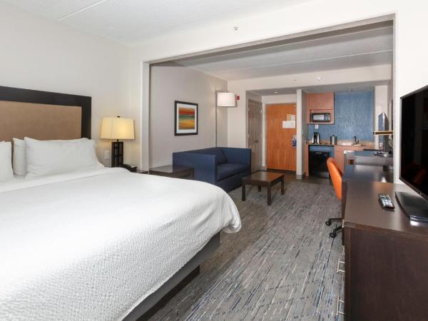 Holiday Inn Express Hotel & Suites Jacksonville Airport, an IHG Hotel : photo 2 de la chambre suite lit king-size – non-fumeurs