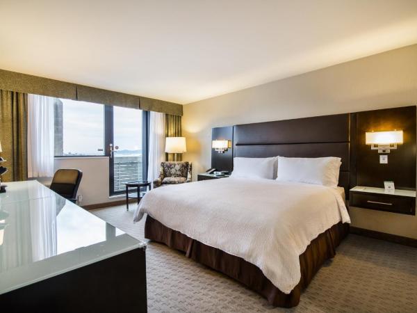Holiday Inn Vancouver-Centre Broadway, an IHG Hotel : photo 6 de la chambre chambre king standard avec balcon