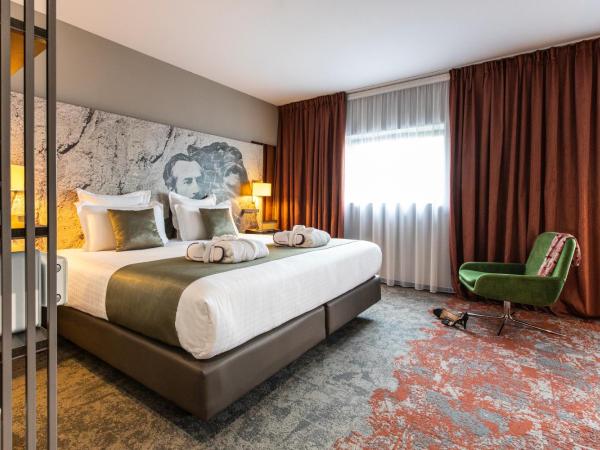 Mercure Belfort Centre : photo 7 de la chambre suite avec lit double et canapé-lit