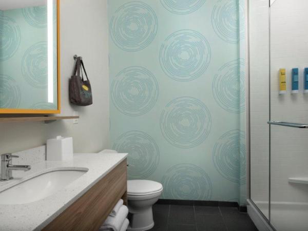 Tru By Hilton San Antonio North : photo 1 de la chambre chambre lit king-size