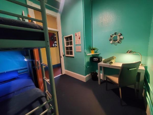 Gaslamp Hostel : photo 3 de la chambre chambre lits jumeaux standard avec salle de bains commune