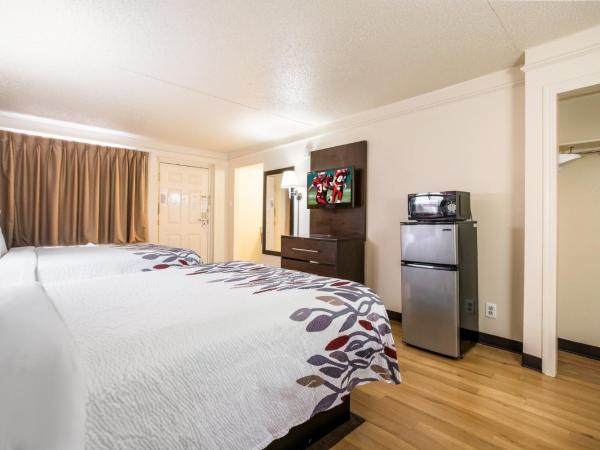 Red Roof Inn Dallas - Richardson : photo 2 de la chambre chambre deluxe avec 2 lits doubles - non-fumeurs