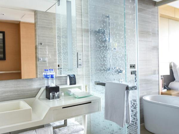 Langham Place Guangzhou - Walking distance to Canton Fair & Overseas Buyers Registration Service : photo 3 de la chambre chambre lit king-size deluxe - vue sur rivière