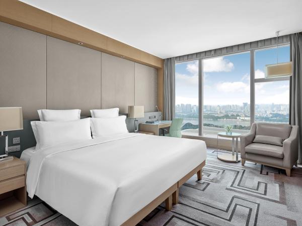 Langham Place Guangzhou - Walking distance to Canton Fair & Overseas Buyers Registration Service : photo 1 de la chambre chambre lit king-size deluxe - vue sur rivière