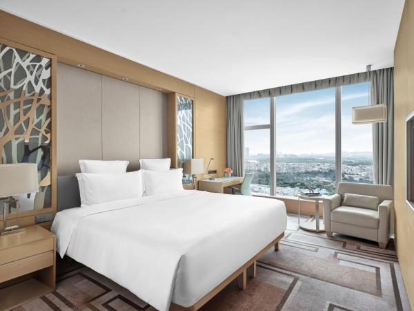 Langham Place Guangzhou - Walking distance to Canton Fair & Overseas Buyers Registration Service : photo 1 de la chambre chambre king-size de luxe - vue sur la ville