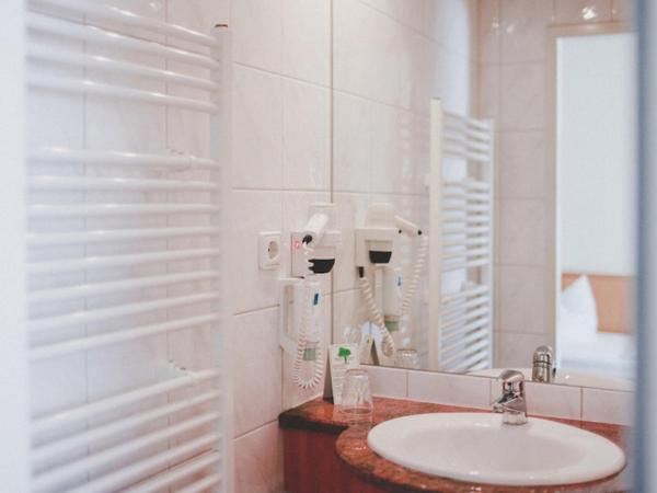 Hotel Löwen-Seckenheim : photo 1 de la chambre chambre lit queen-size