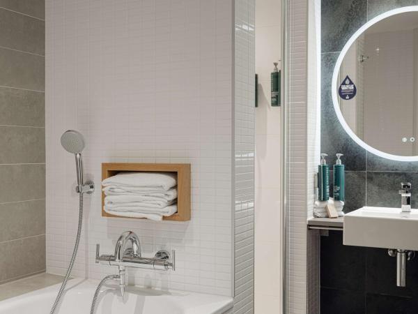 DoubleTree by Hilton Amsterdam Centraal Station : photo 6 de la chambre one-bedroom superior suite with river view