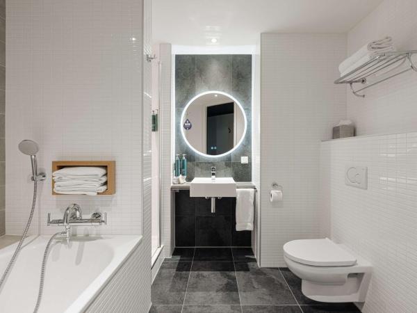 DoubleTree by Hilton Amsterdam Centraal Station : photo 5 de la chambre one-bedroom superior suite with river view