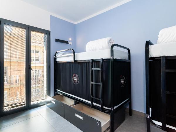 Hostel Carlota Braun : photo 1 de la chambre chambre familiale avec salle de bains privative