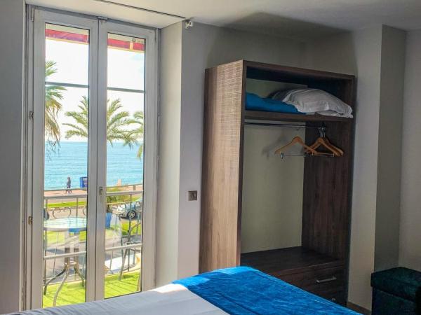 Hotel Flots d'Azur : photo 2 de la chambre chambre double confort avec balcon - vue sur mer