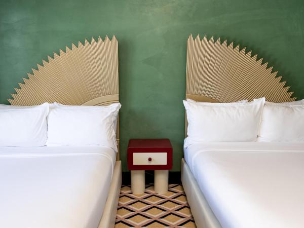 Crest Hotel Suites : photo 1 de la chambre chambre double