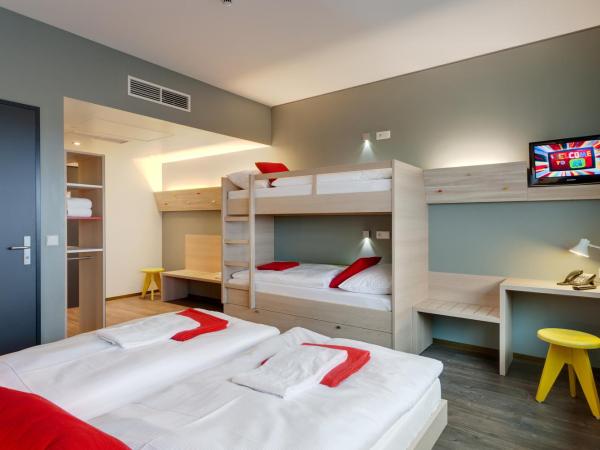 MEININGER Hotel Berlin Airport : photo 1 de la chambre lit dans dortoir mixte de 4 lits