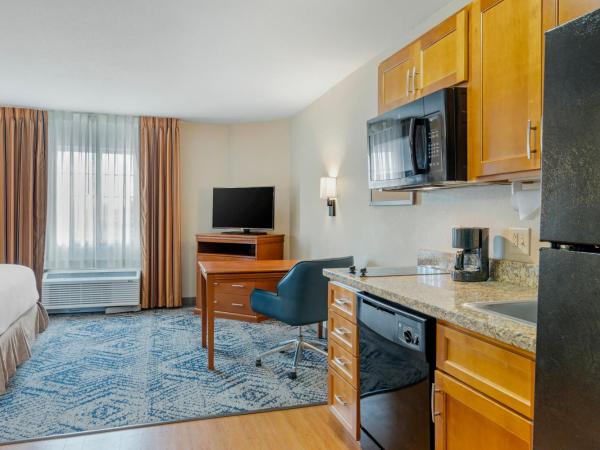 Candlewood Suites Indianapolis East, an IHG Hotel : photo 1 de la chambre studio lit queen-size 