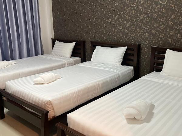Norrarat Place นรรัตน์ เพลส : photo 3 de la chambre chambre triple avec salle de bains privative