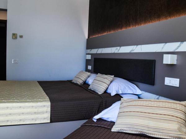 Mediterranea Hotel & Convention Center : photo 4 de la chambre chambre triple