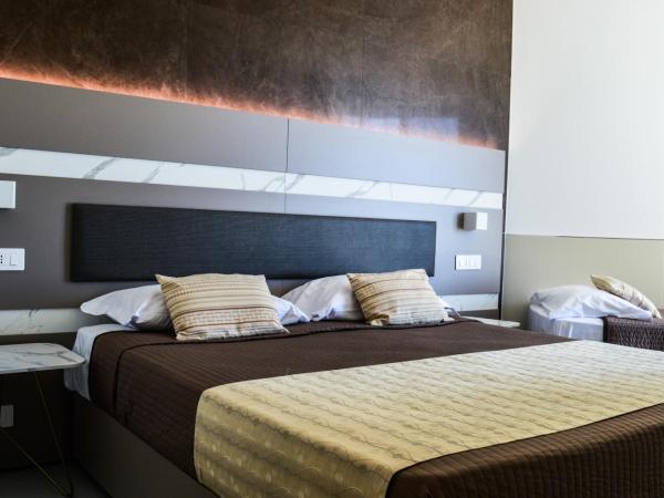 Mediterranea Hotel & Convention Center : photo 3 de la chambre chambre triple