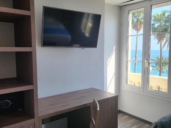 Hotel Flots d'Azur : photo 2 de la chambre chambre triple privilège avec vue sur mer